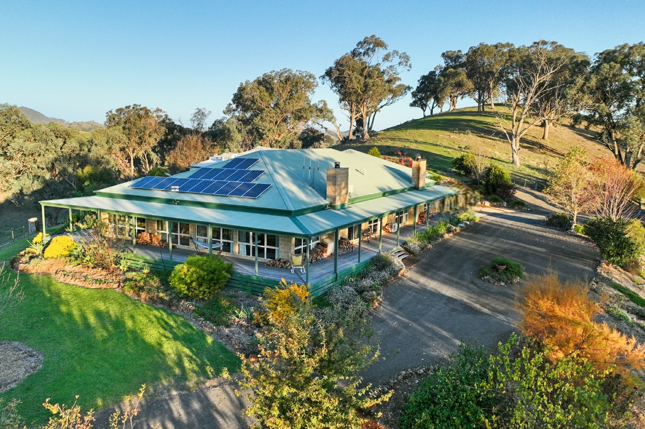 Hollams Horizon sandstone farmhouse exterior